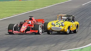 Ferrari F1 2018 vs Austin Sprite Monster - Monza