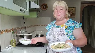 Быстрый ужин для всей семьи. Картофельное пюре. Тефтели в  подливе. Манты. Салатик.