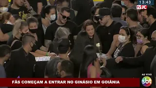 Fãs lotam o Ginásio Goiânia Arena para se despedir de Marilia Mendonça