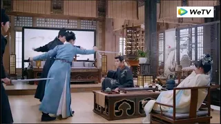 Assassin attempts to kill the prince, the delicate wife surprisingly uses her Kung Fu to save him!