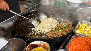 Amazing Pad Thai Master Cooks on a Big Pan - Thai Street Food