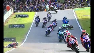 Superbike BiG crash Lucky boys at Cadwell… NO ONE SERIOUSLY HURT..