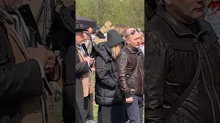 Алла Пугачева на прощании с Валентином Юдашкиным
