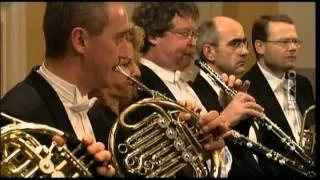 Symphony N°28 KV 200 de W A  Mozart   Orch  Mozarteum Salzbourg