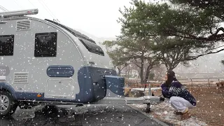 The caravan collapsed.. Snow, rain, strong wind, and alone in the caravan 2 days and 1 night