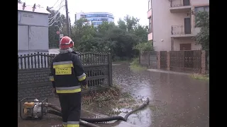 У Хмельницькому рятувальники відкачали воду з проїжджої частини та прилеглих прибудинкових територій