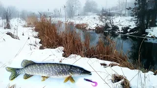 Ловля щуки на малой реке зимой! Зимний спиннинг и рыбалка на щуку 2019