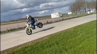 Husqvarna FE 450 180 Stoppie Practise