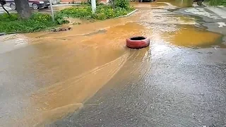 Екатеринбург: прорыв трубы на ул. Маяковского