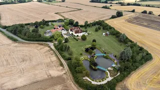 "Escape to the Country" property video for Mountains Farm, Great Dunmow, CM6 1JQ_ Edd Callegari