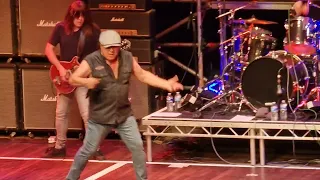 LIVE/WIRE The AC/DC Show - Realize
