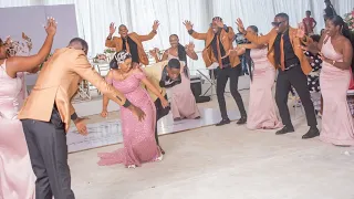 "Mugove" Leonard Zhakata. Best wedding dance.