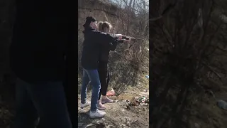 Девушки и оружие😁🔫