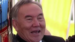 Назарбаев поздравил казахстанцев с Днем Конституции