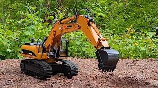 Excavator Wltoys 16800 in small action