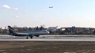 Сильный ветер посадки самолетов Airbus A320 в Шереметьево | Споттинг