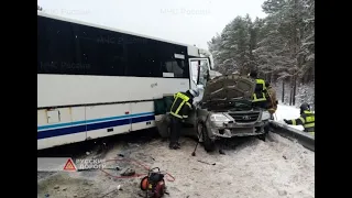 Автобус и два легковых автомобиля столкнулись в Калужской области