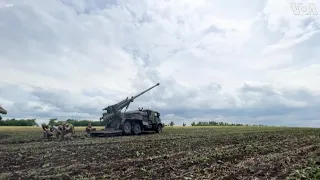 烏克蘭部隊用法製自走砲轟擊俄軍陣地