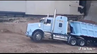 mamalón Kenworth T800 cambia cerros góndola