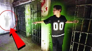 EXPLORING HIDDEN HAUNTED JAIL | (at night)