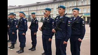 Более 400 курсантов десантного училища приняли присягу