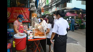 [4K] Bangkok street food and shopping destination on the evening at Phetchaburi Soi 5