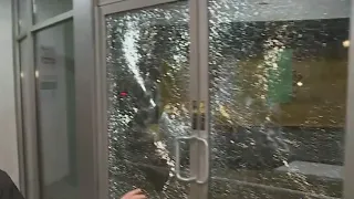 Marchers smashing windows, unlawful assembly in NE Portland