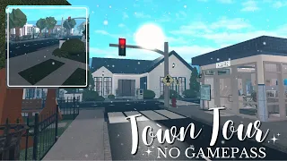 BLOXBURG: NO GAMEPASS TOWN TOUR *SMALL PLOT* | Roblox