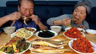 Korean homemade dishes! Radish greens soup - Mukbang eating show