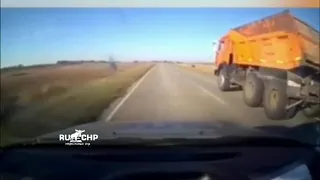 Dump truck vs police car persuit in Russia