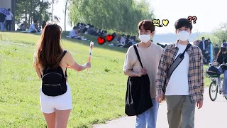 Girl Giving Rose To Korea Men♥PRANK! Korea Men reaction?