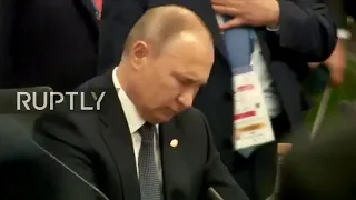 !Нет рукопожатия: Путин поздоровался с наследным принцем С