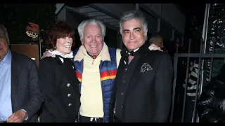 Rarely seen Actor Robert Wagner Celebrates his 94th birthday out with Wife Jill St. John and Friends