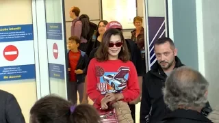 EXCLUSIVE : Bella Hadid arriving at Paris airport from Venice