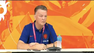 Louis van Gaal boos op de persconferentie