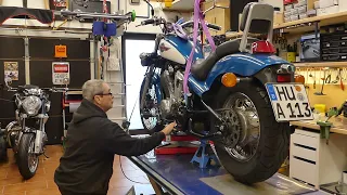 Honda Shadow 600 -- Irgendwie "fest machen" und Räder ausbauen