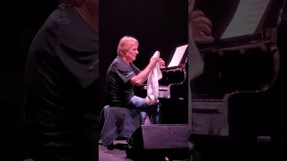 Richard Clayderman cleaning his piano after reharsal in Metropolitan Santiago, Chile 14.4.2024 🇨🇱🎶