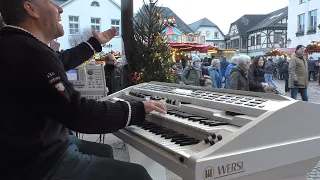Frank Heinen spielt auf dem Weihnachtsmarkt in Ahrweiler / WERSI Spectra CD 700