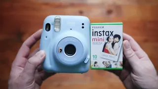 Как вставить картридж Fujifilm Instax Mini Фотопленка инстакс мини в фотоаппаратов мгновенной печати