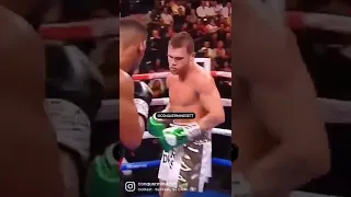 Canelo showing slick head movement and defense 🕺🏻🔥