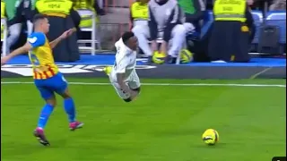 Vinicius Jr getting tackled against Valencia & Unseen moments 😨😨