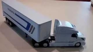 Volvo VN-780 Long Hauler 1/32 Scale Model