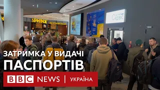 Драма навколо паспортів. Реакція українців у Варшаві на призупинення видачі документів