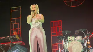 Anne-Marie - Kiss My (Uh Oh) LIVE - London 19/10/21