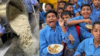 18 लाख बच्चों के लिए Akshaya Paatra Mega Kitchen रोजाना बनाता है भोजन😱😱 Indian Street Food