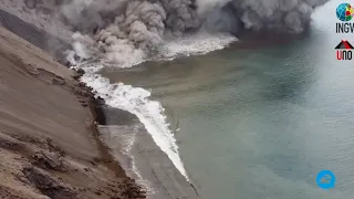 Pyroclastic flows generated at Stromboli (Italy) cause a small tsunami!