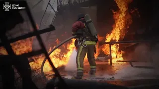 Рятувальники Сумщини ліквідували масштабне загоряння, що виникло через ворожий удар