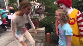 【CelineDionCn】独家 Celine Dion and Nick Carter Visit with Kids at the Ronald McDonald House 2002