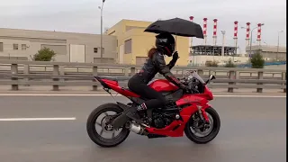 шок! с зонтом на мотоцикле #мототаня девушка на мотоцикле