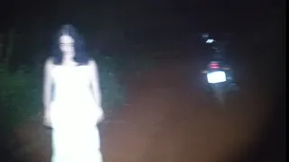 FANTASMA DA MULHER DE BRANCO APARECE NA MINHA FRENTE , ELA TENTOU ME JOGAR DA PONTE * deu ruim